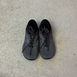 Black & purple running shoes
